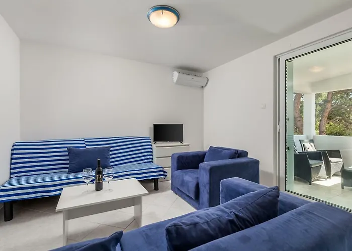 Apartments In Pinewood Near The Sea