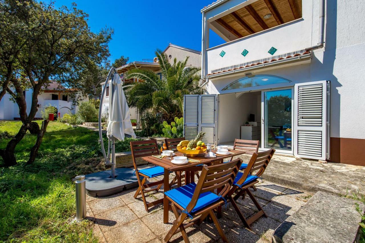Apartment In Pinewood Near The Sea