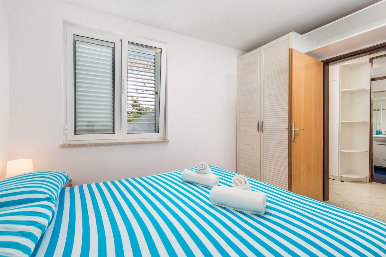 Apartment In Pinewood Near The Sea Mali Losinj