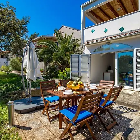 Apartments In Pinewood Near The Sea Mali Losinj Exterior photo