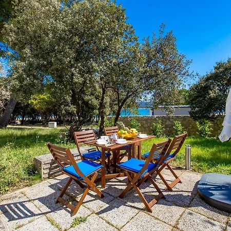 Apartments In Pinewood Near The Sea Mali Losinj Exterior photo