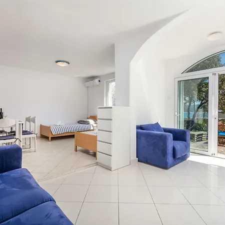 Apartments In Pinewood Near The Sea Mali Losinj Exterior photo