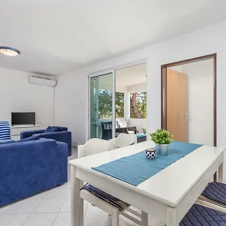 Apartments In Pinewood Near The Sea Mali Losinj Exterior photo