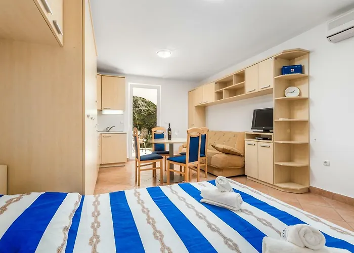 Apartments In Pinewood Near The Sea